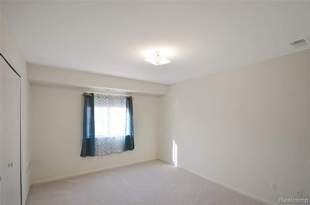 43298 Mound Road, 40, Sterling Heights, MI 48314 — Photo 14