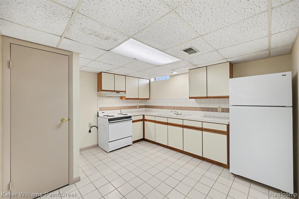 422 Parkland Court, Rochester Hills, MI 48307 — Photo 17