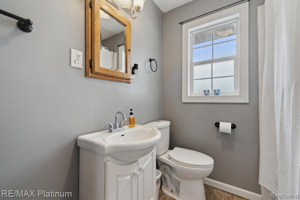 107 RUSSELL Street, Leslie, MI 49251 — Photo 16