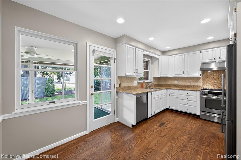 1681 Oxford Road, Grosse Pointe Woods, MI 48236 — Photo 8