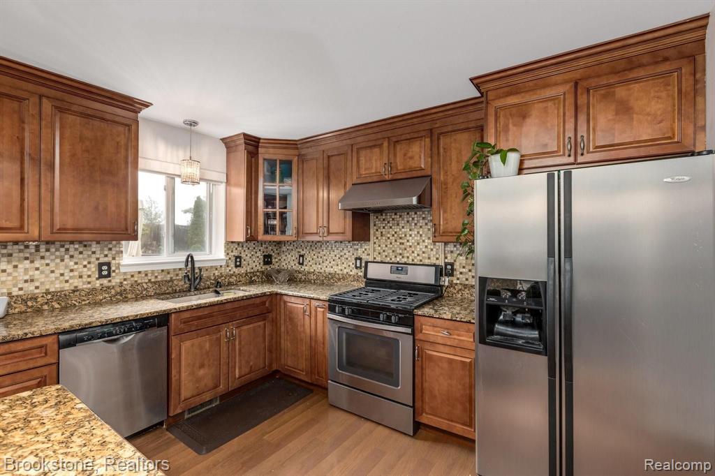 992 WILDWOOD LANE, Canton, MI 48188 — Photo 9