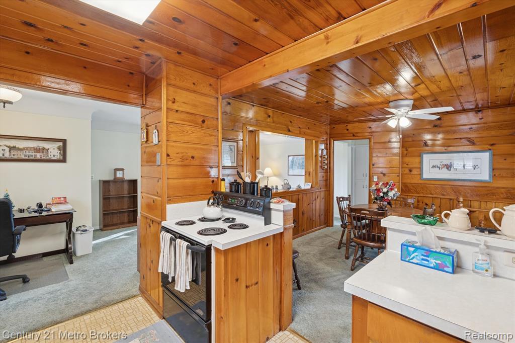 4466 S Center Road, Burton, MI 48519 — Photo 14