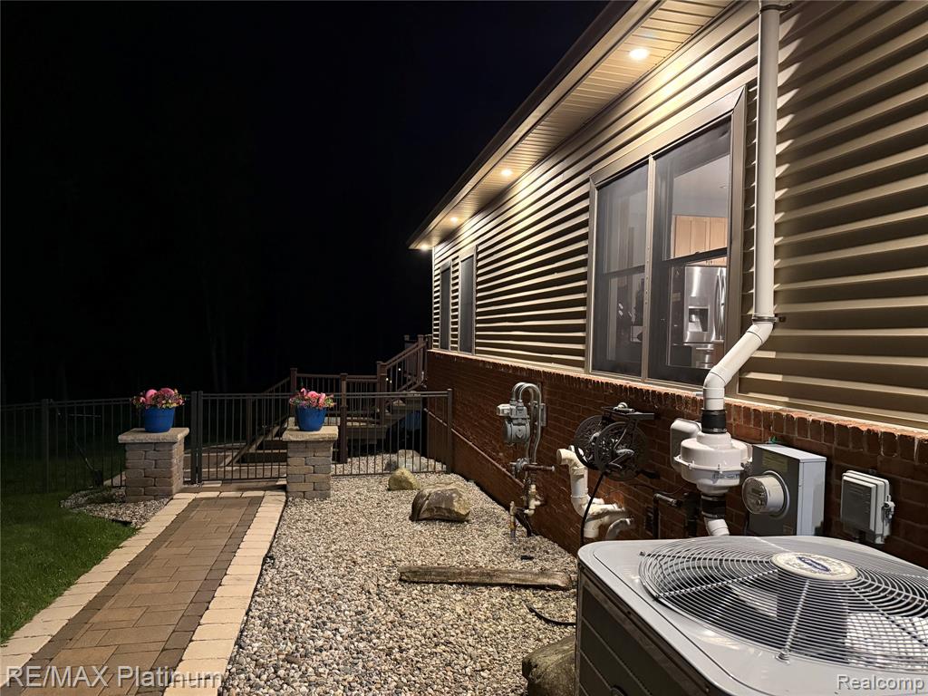 4090 ROLLING ACRES DRIVE, Hartland, MI 48353 — Photo 51