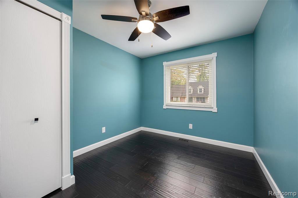 3600 Woodview Avenue, West Bloomfield, MI 48324 — Photo 20