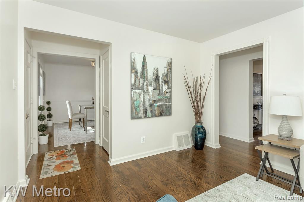 620 CATALPA Drive, Royal Oak, MI 48067 — Photo 6
