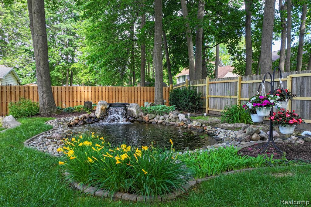 5327 Olde Saybrooke Road, Grand Blanc, MI 48439 — Photo 36