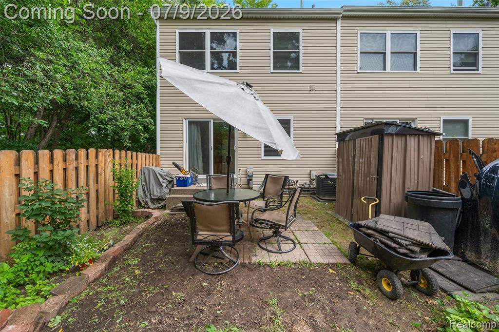 930 Little Hill Court, Rochester Hills, MI 48307 — Photo 7