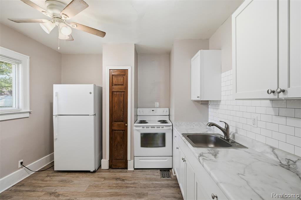 735 E Maxlow Avenue, Hazel Park, MI 48030 — Photo 9