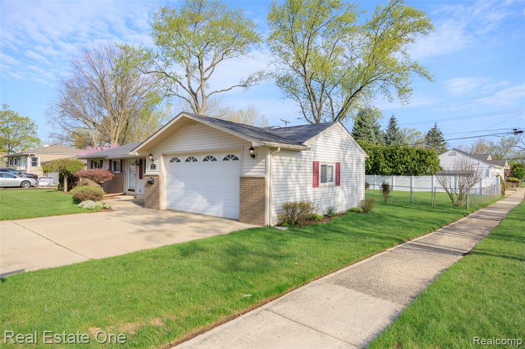28612 Donnelly Street, Garden City, MI — Photo 2