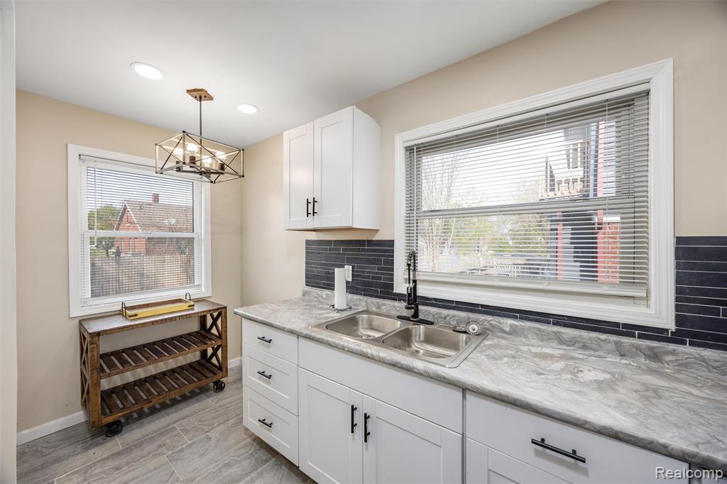 10320 Crocuslawn Street, Detroit, MI 48204 — Photo 9