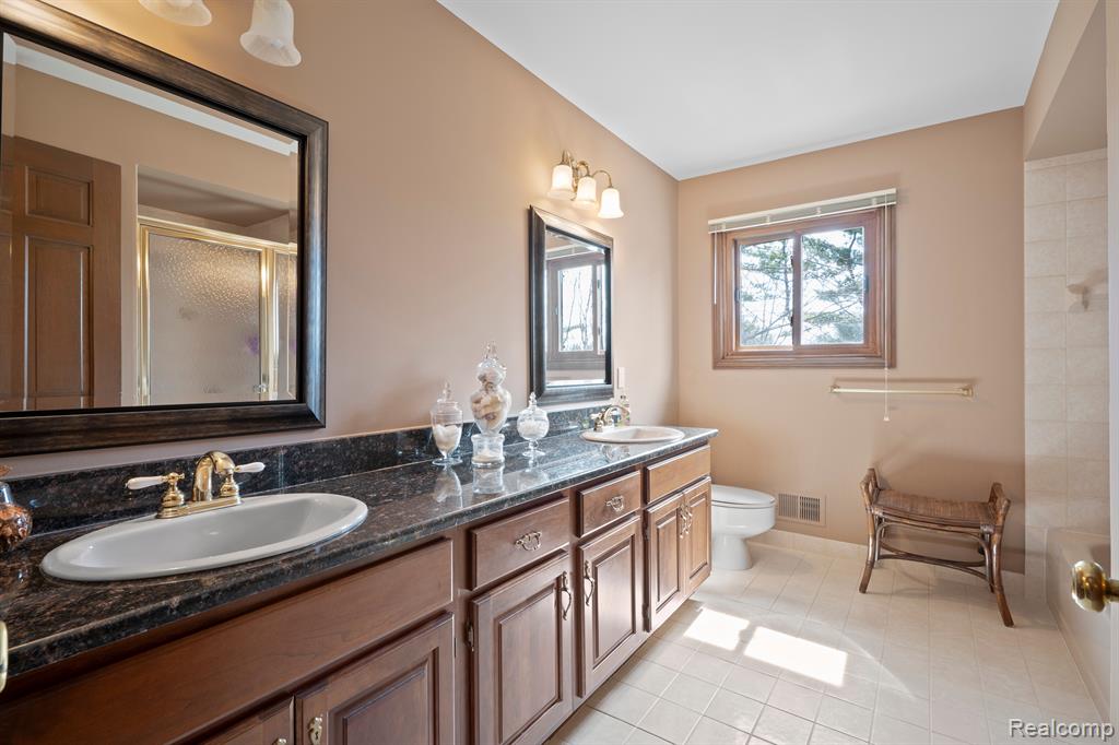 415 W HICKORY GROVE Road, Bloomfield Hills, MI 48302 — Photo 29
