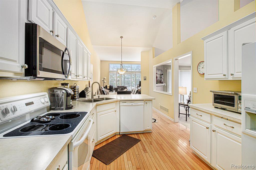 46501 Killarney Circle S, Canton, MI 48188 — Photo 12