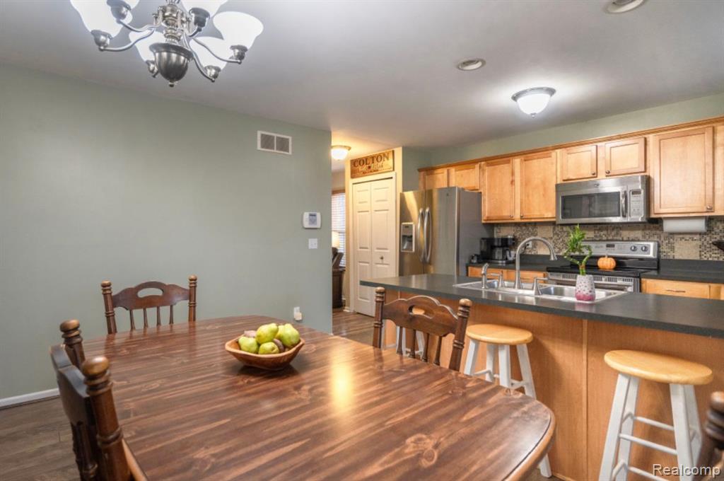 809 BROWER Road, Fowlerville, MI 48836 — Photo 8