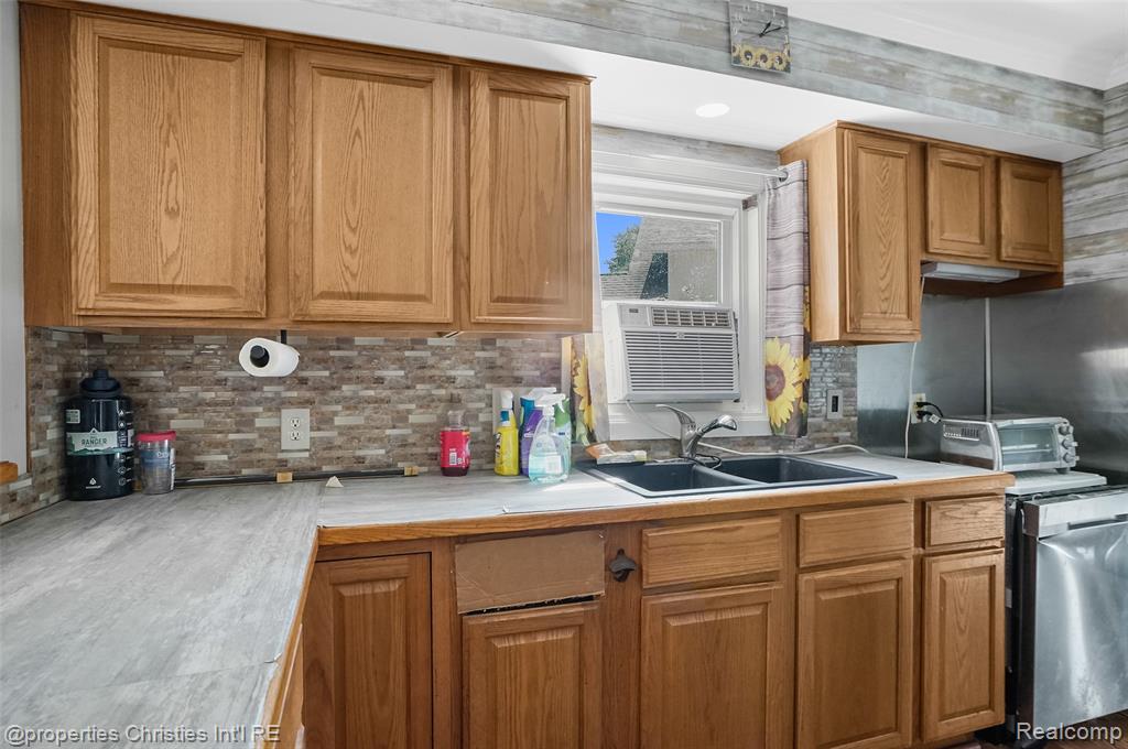 9439 Garforth Drive, White Lake, MI — Photo 10