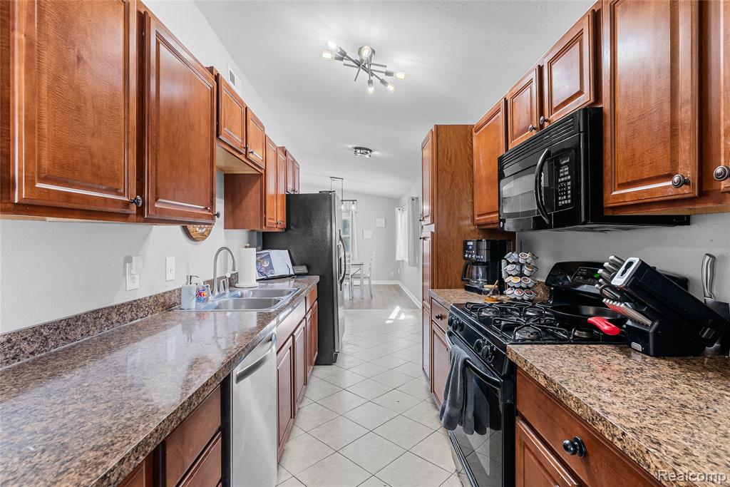 6311 Sidney Street, Brighton, MI 48116 — Photo 11