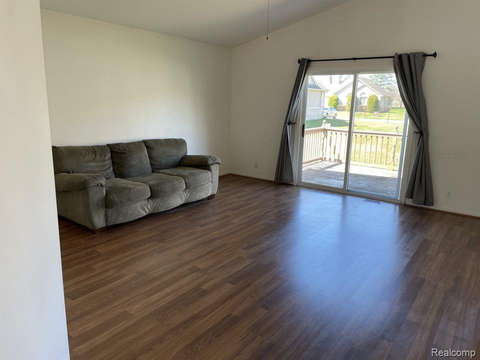 10183 HAWTHORNE Circle, Goodrich Vlg, MI — Photo 3