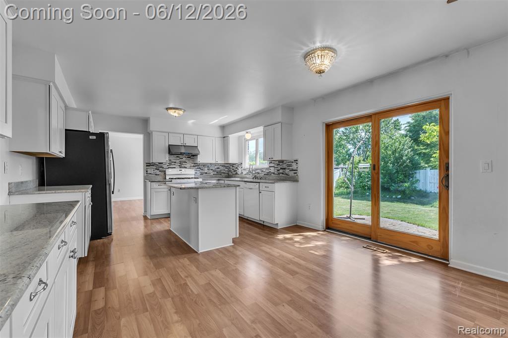 7000 Woonsocket Street, Canton, MI 48187 — Photo 23
