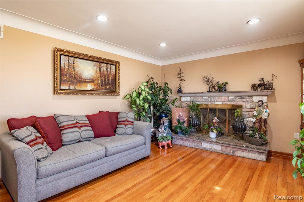 42323 TESSMER Drive, Sterling Heights, MI 48314 — Photo 3