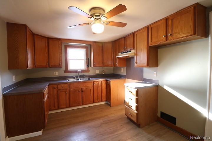 403 Bradley Street, Bay City, MI 48706 — Photo 5