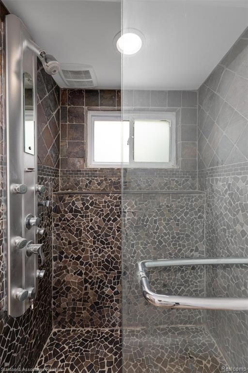 608 Woodlawn Avenue, Royal Oak, MI 48073 — Photo 15