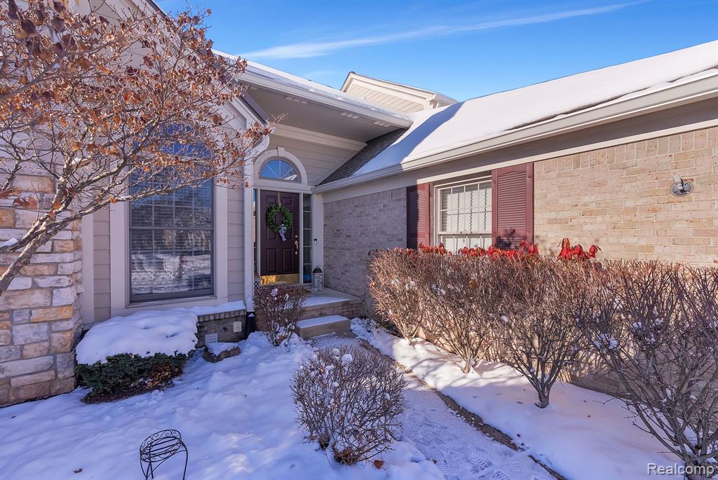 16729 Lyonhurst Circle, Northville, MI 48168 — Photo 2