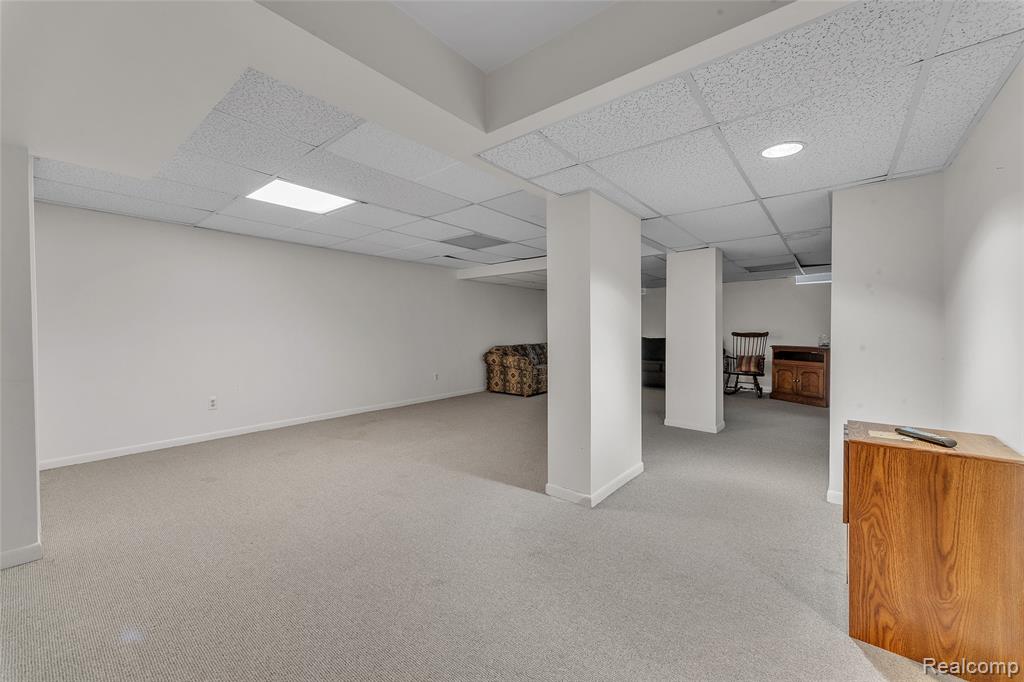 687 Foxhall Road, Bloomfield Hills, MI 48304 — Photo 33