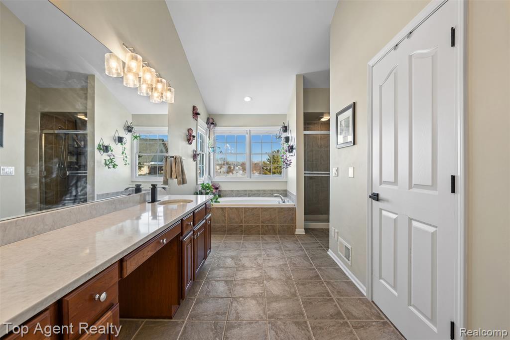 668 Berridge Circle, Lake Orion, MI — Photo 30