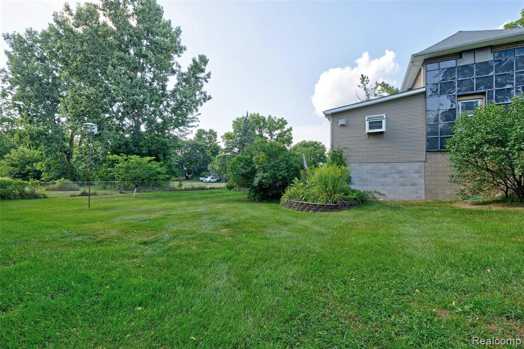 8028 Clarence Street, Goodrich Vlg, MI — Photo 68