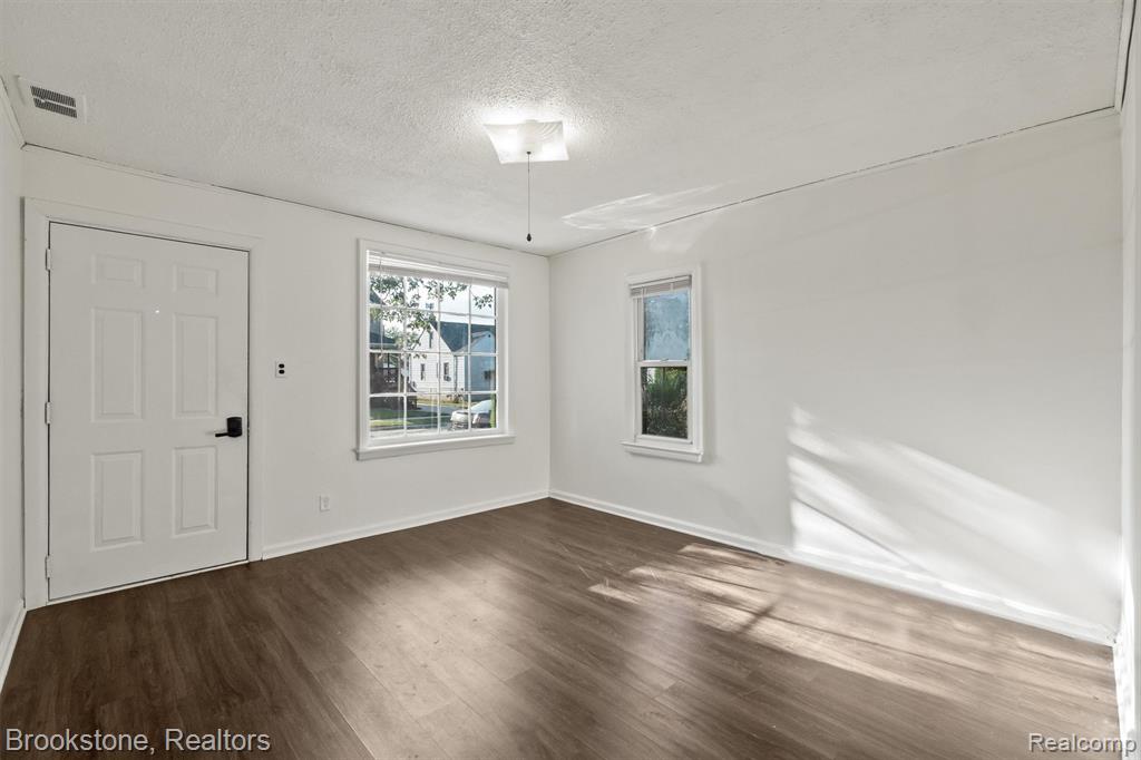 5689 Cornell Street, Dearborn Heights, MI 48125 — Photo 5