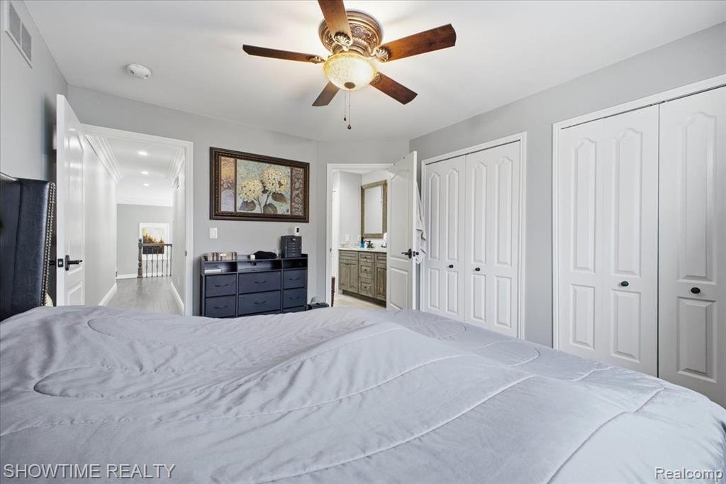 4157 Springbrook Drive, Sterling Heights, MI 48314 — Photo 32
