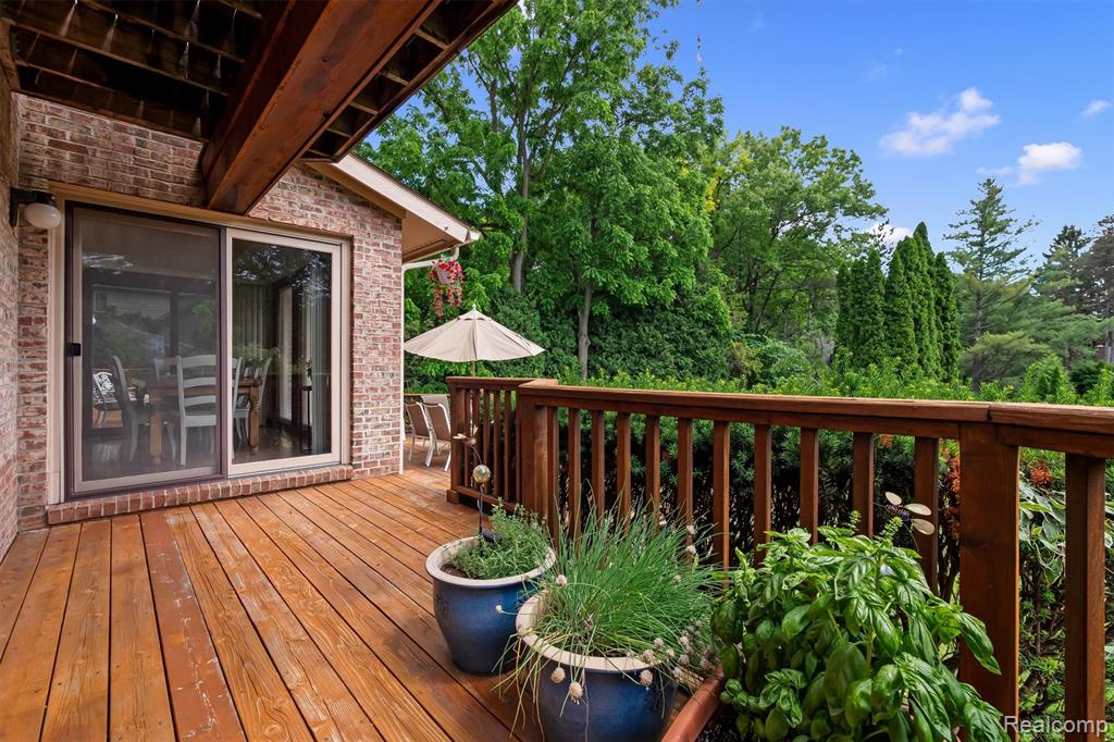 5863 Seville Circle, Orchard Lake Village, MI 48324 — Photo 41