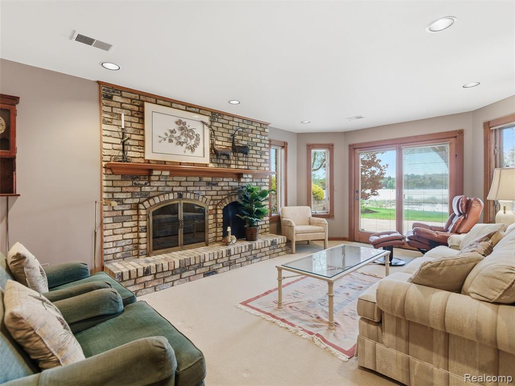 23 Chateaux Du Lac, Fenton, MI 48430 — Photo 31