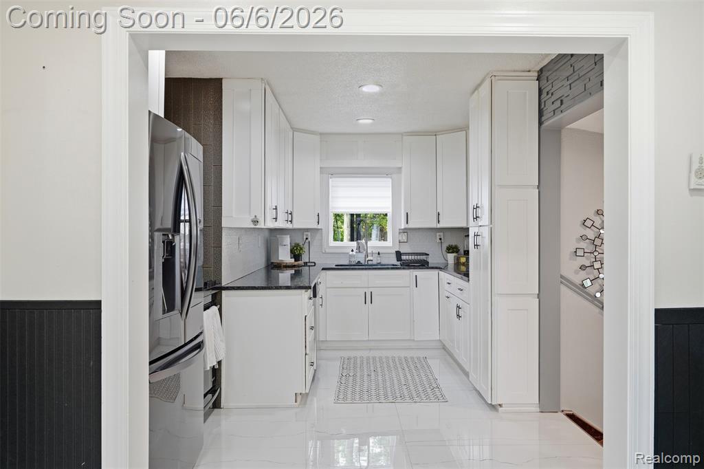 7723 Hazelton Street, Dearborn Heights, MI 48127 — Photo 12
