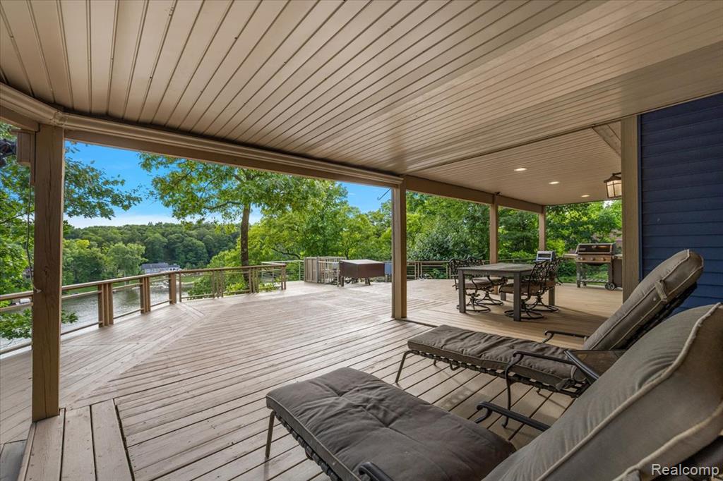 7291 Parkwood Drive, Fenton, MI 48430 — Photo 58