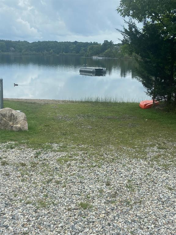 0000 Blue Jay Way, West Bloomfield, MI, 00000