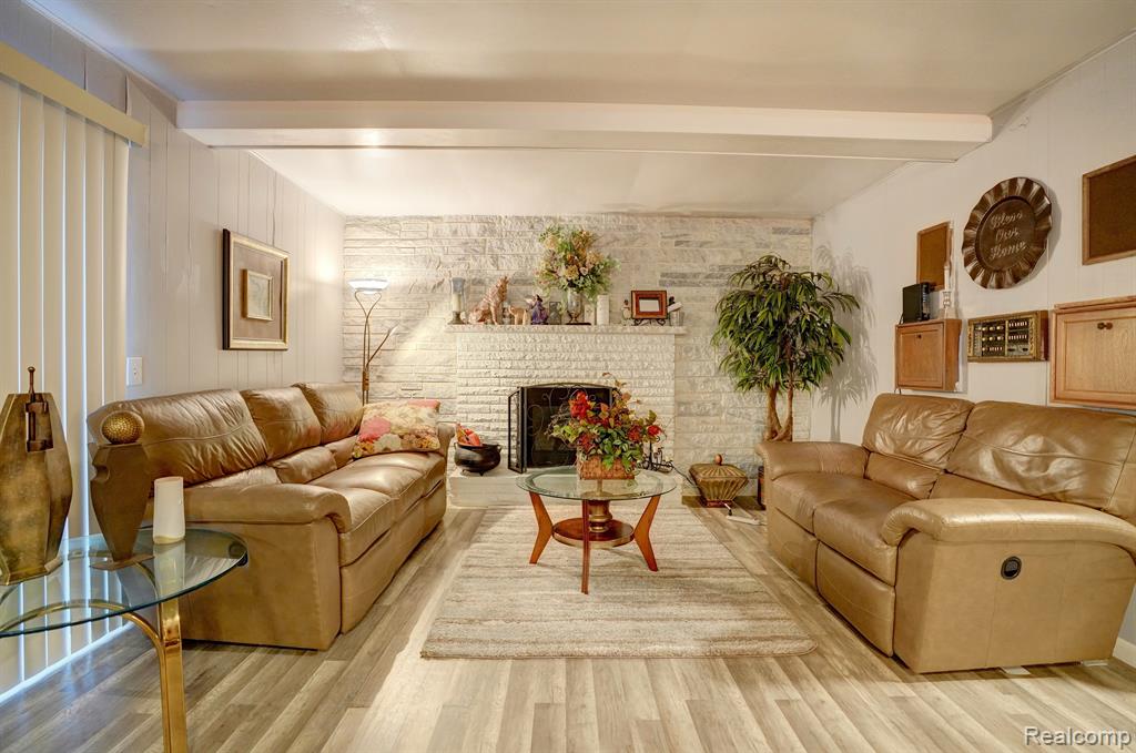 4048 W CARPENTER Road, Flint, MI 48504 — Photo 11