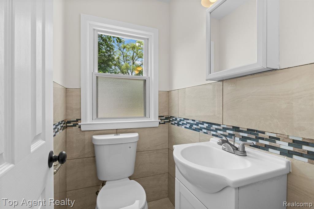 17585 Faust Avenue, Detroit, MI 48219 — Photo 21