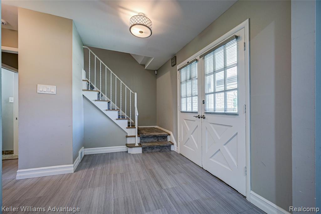 18467 Middlesex Avenue, Lathrup Village, MI 48076 — Photo 5