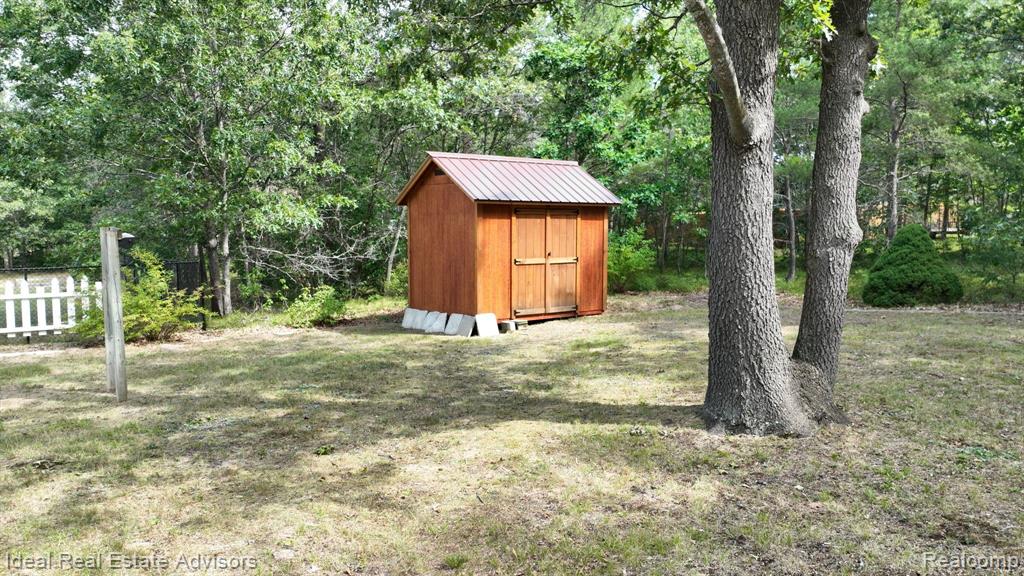 7215 TUSCARORA Circle, Indian River, MI 49749 — Photo 12