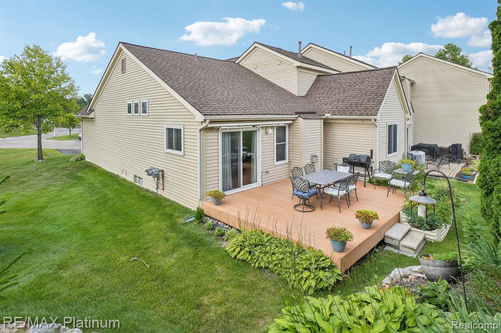 469 Lilly View Court, 53, Howell, MI 48843 — Photo 2