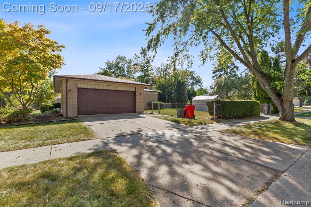 41885 Coulon Drive, Clinton Twp, MI 48038 — Photo 37