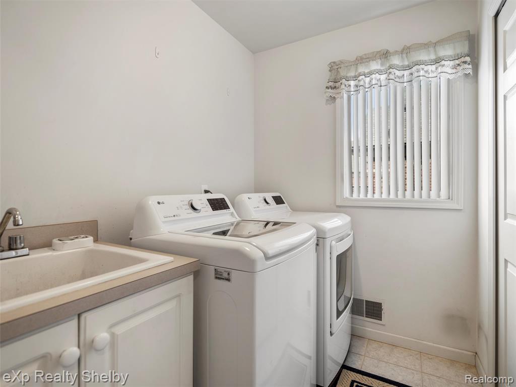 49088 Lehr Drive, Macomb, MI 48044 — Photo 27