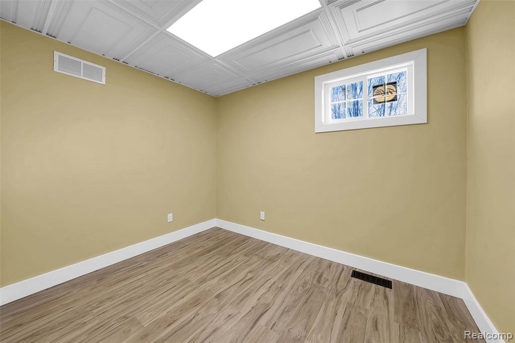 1095 W Huron Street, Waterford, MI 48328 — Photo 9