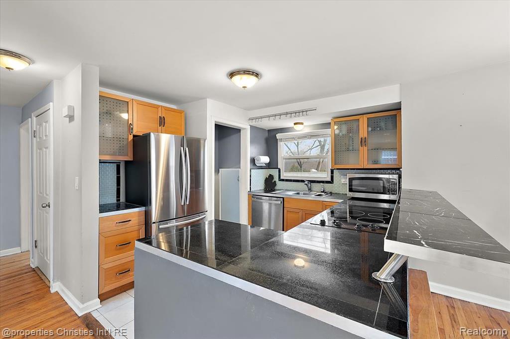 2435 Sunnyknoll Avenue, Berkley, MI 48072 — Photo 10
