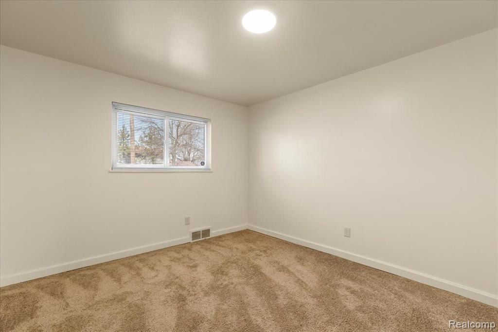 10343 N OAK Drive, Ferndale, MI 48220 — Photo 6