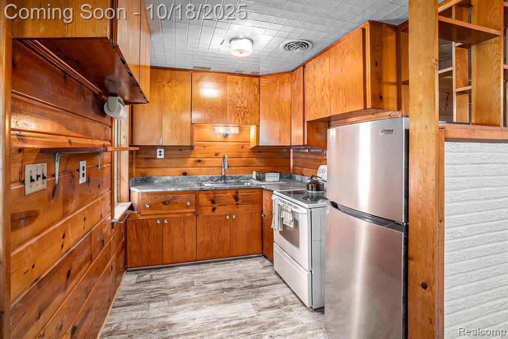 15303 Longfellow Drive, Byron, MI 48418 — Photo 8