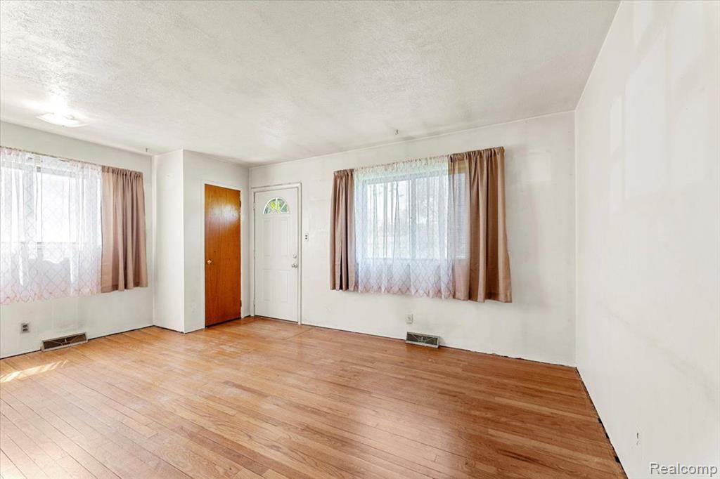 5334 DRAYTON Road, Clarkston, MI — Photo 4