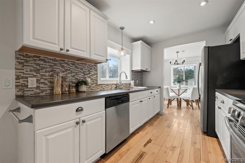 970 Henderson Avenue, Waterford, MI 48328 — Photo 8