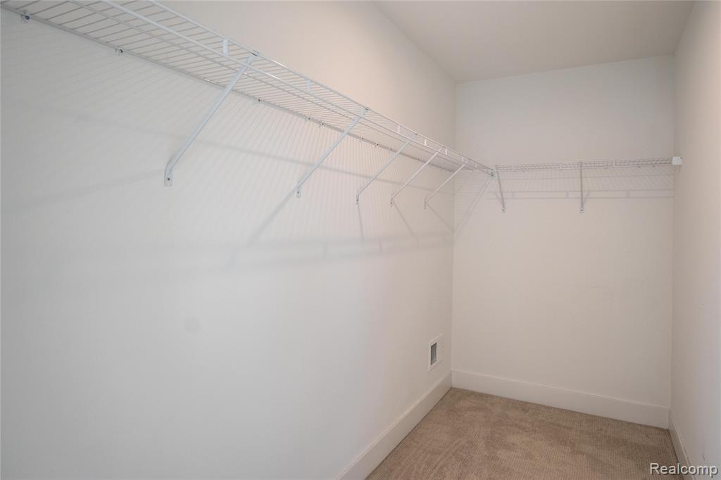 5556 Hobart Court, West Bloomfield, MI — Photo 25