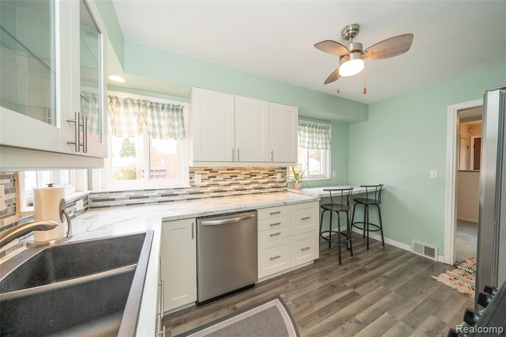 5247 Lyons Circle S, Warren, MI 48092 — Photo 22